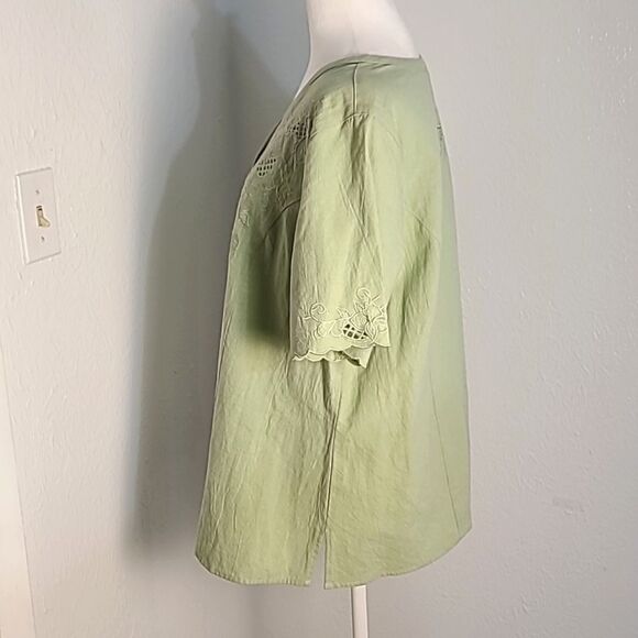 Essentials by Maggie Light Green Short Sleeve Blouse with Embroidery, Size 14/16 - Picture 5 of 9